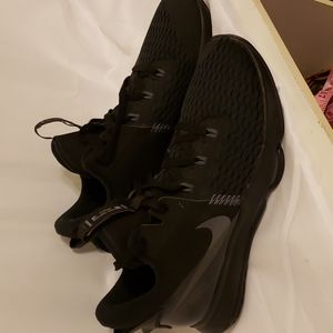 Nike LeBron James Witness 5 basketball shoes size 14